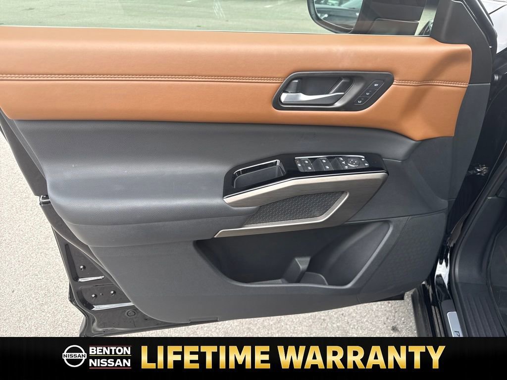 Certified 2025 Nissan Pathfinder Platinum image 13