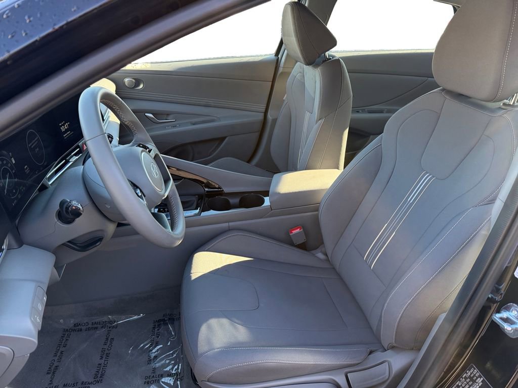 Certified 2025 Hyundai Elantra SEL image 9