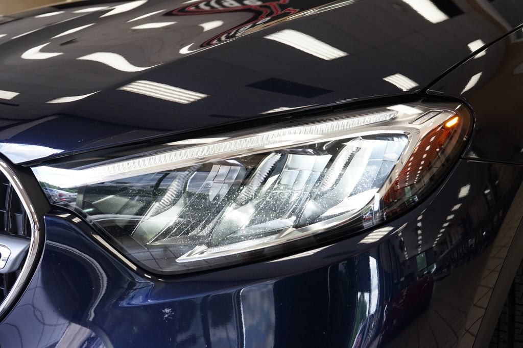 Used 2024 Mercedes-Benz GLC 300 4MATIC image 22