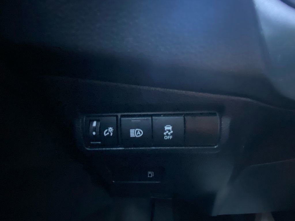 Used 2024 Toyota Corolla Cross AWD Hybrid w/ Moonroof Package image 18