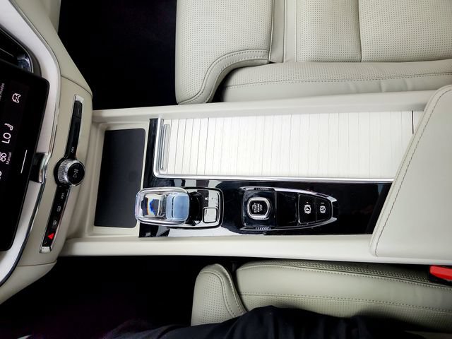Certified 2026 Volvo XC60 B5 Ultra AWD/4WD image 22