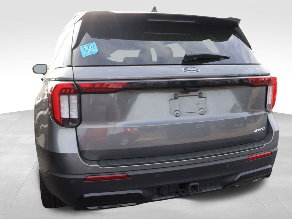 Used 2025 Ford Explorer ST-Line w/ ST-Line Street Pack image 7