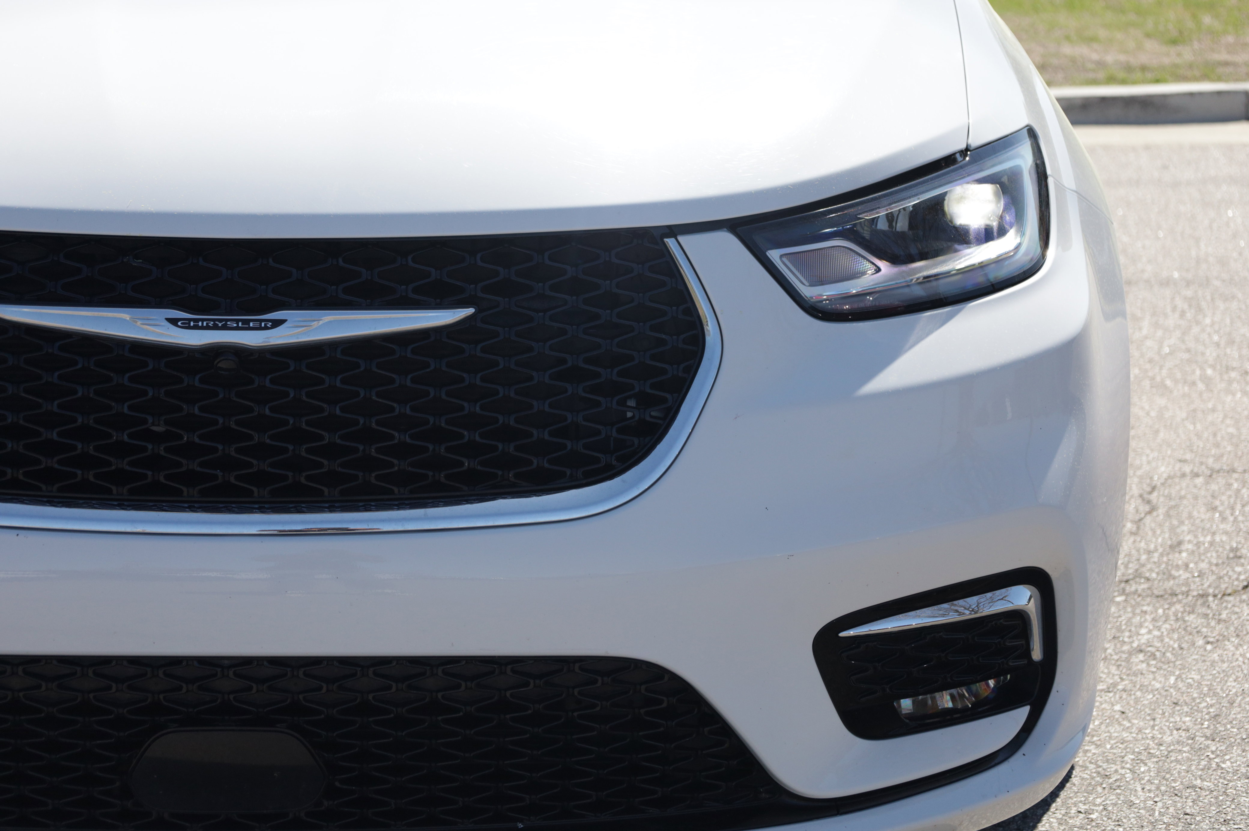 Used 2024 Chrysler Pacifica Touring-L image 17