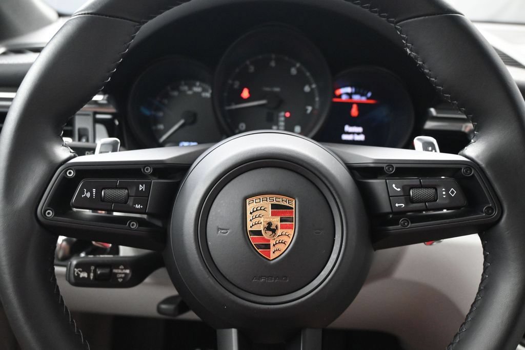 Certified 2024 Porsche Macan AWD/4WD image 19