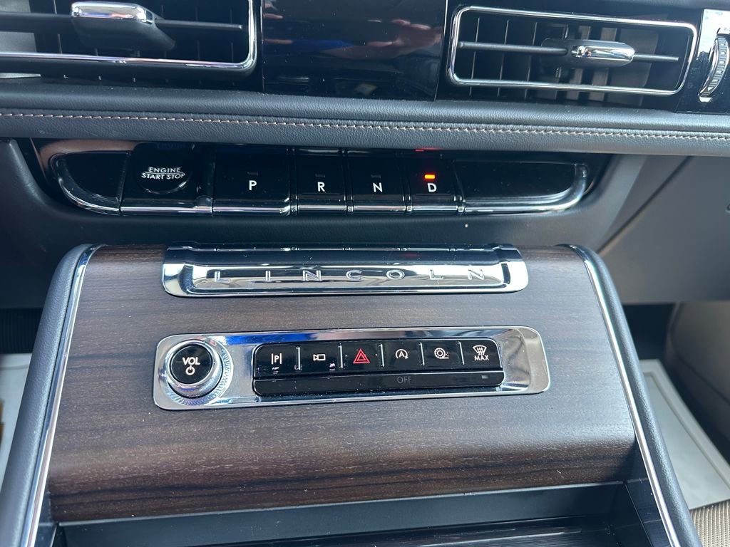 Used 2025 Lincoln Aviator Reserve w/ Equipment Group 201A image 10