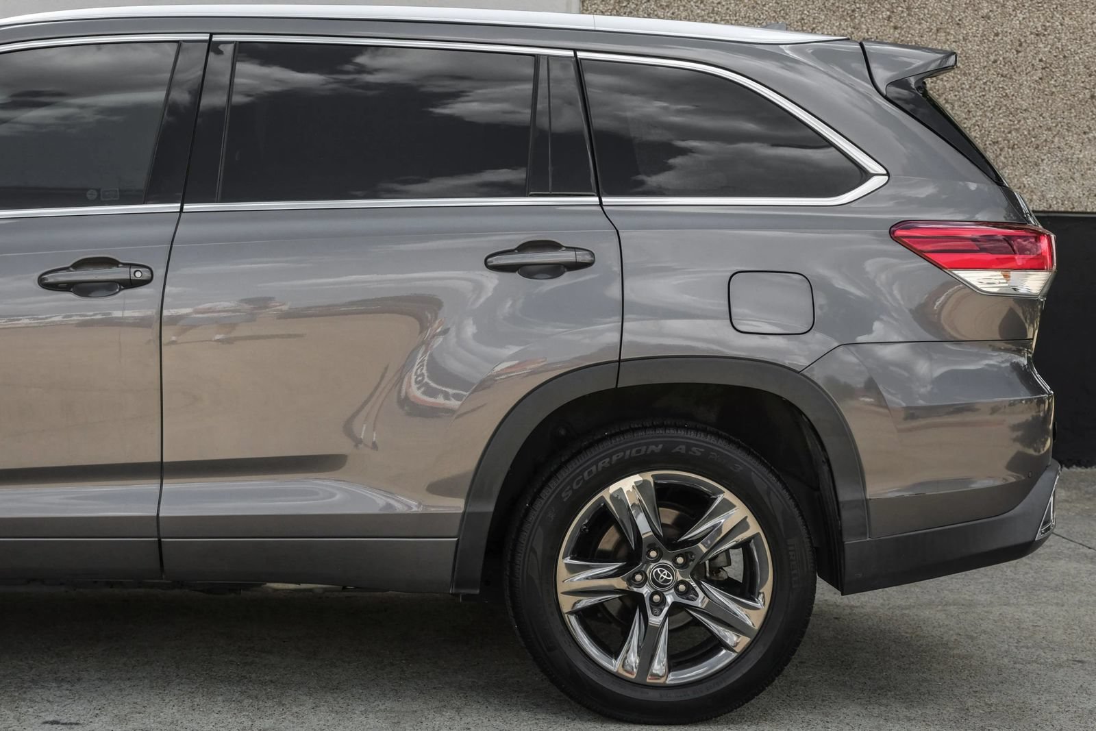 Used 2017 Toyota Highlander Limited Platinum FWD image 15