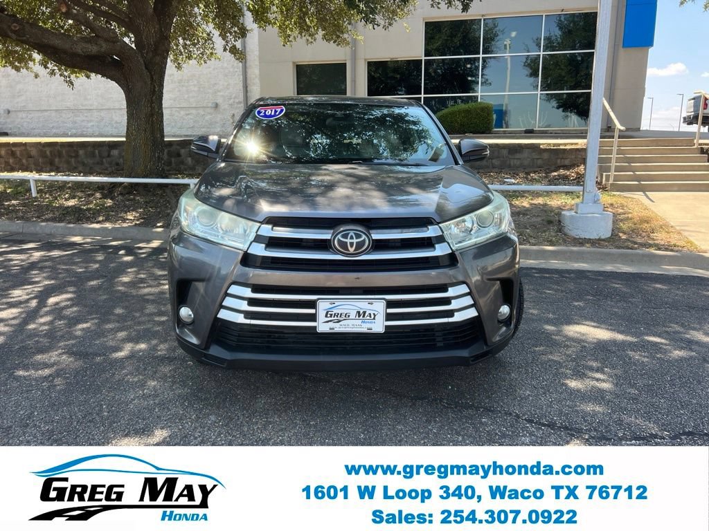 Used 2017 Toyota Highlander Plus FWD image 2