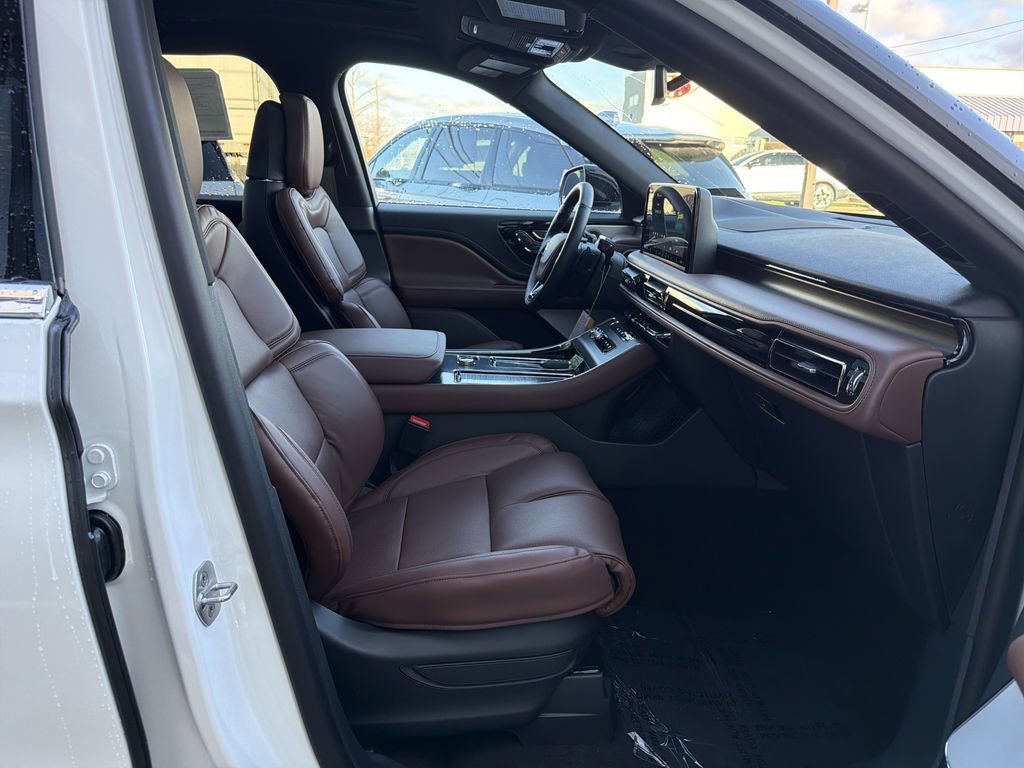 New 2026 Lincoln Aviator Reserve image 7