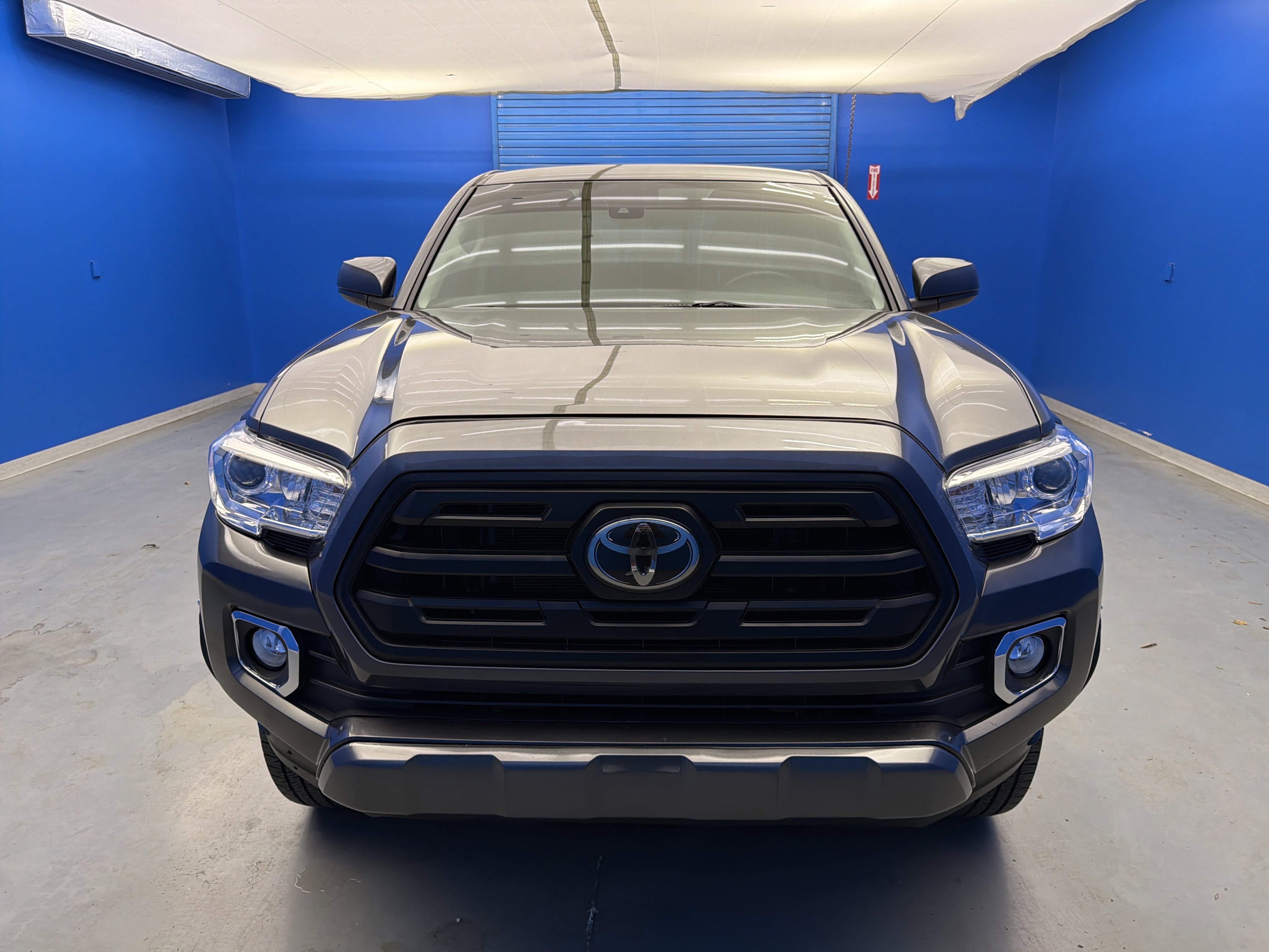 Used 2018 Toyota Tacoma SR w/ SR Convenience Package AWD/4WD image 3