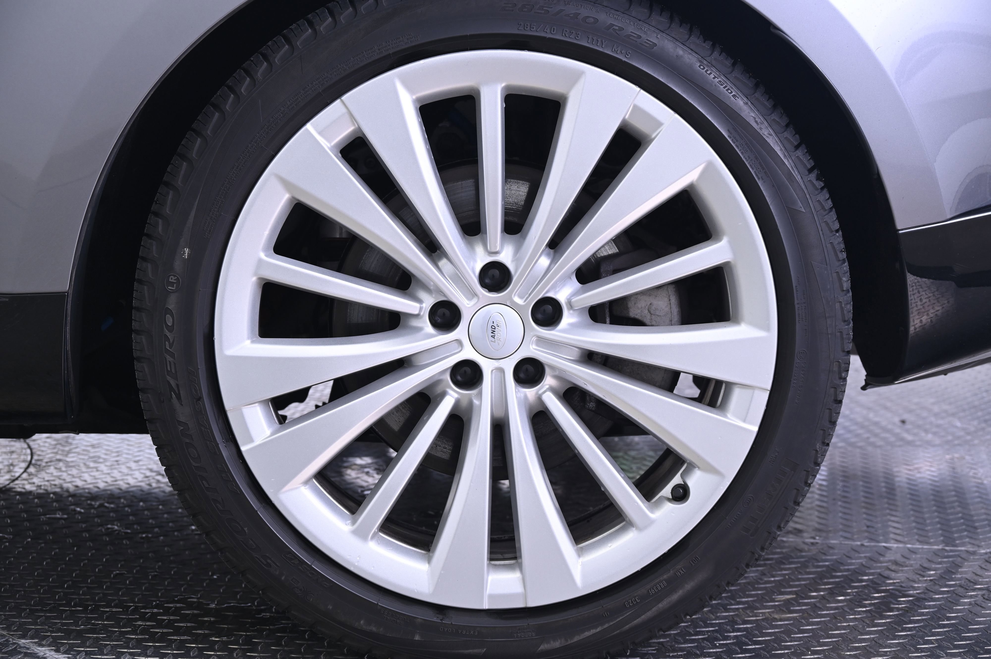 Used 2024 Land Rover Range Rover SE AWD/4WD image 12
