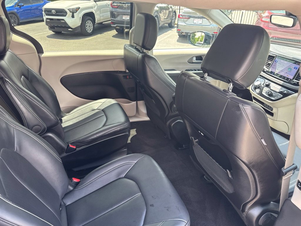 Used 2024 Chrysler Pacifica Limited FWD image 31