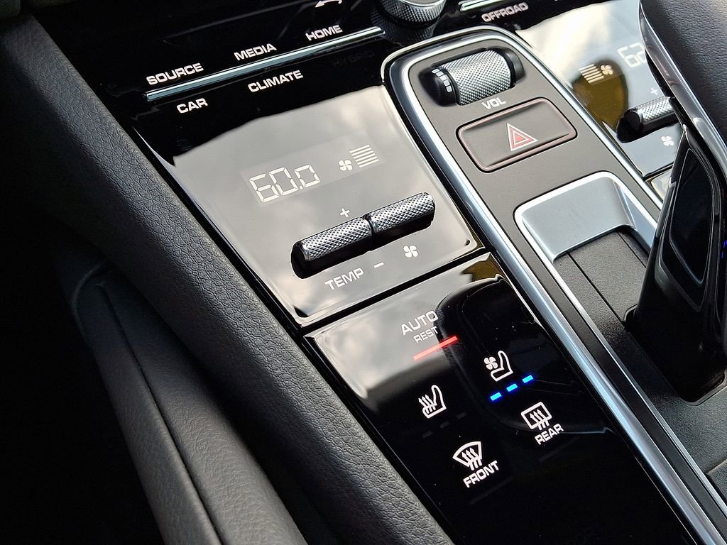 Used 2023 Porsche Cayenne Platinum Edition image 23