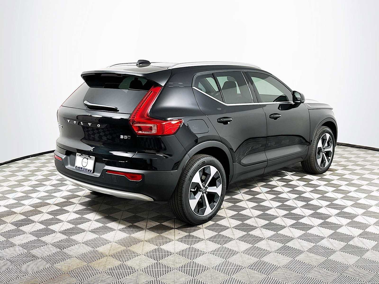 Certified 2025 Volvo XC40 B5 Plus w/ Protection Package Premier image 7