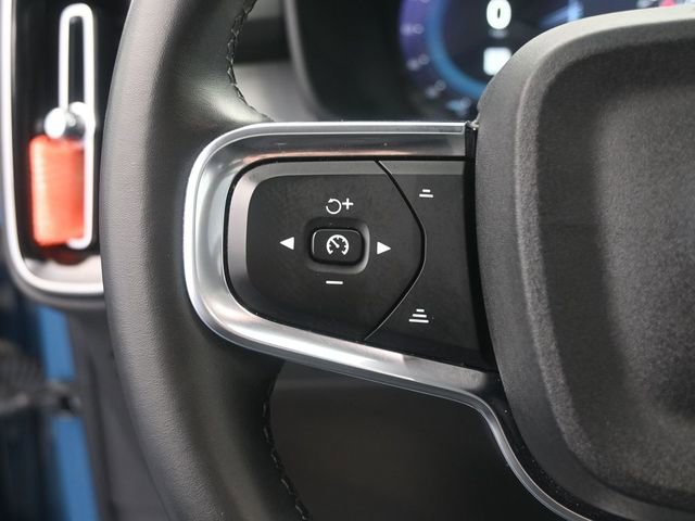 Used 2024 Volvo XC40 B5 Core image 32