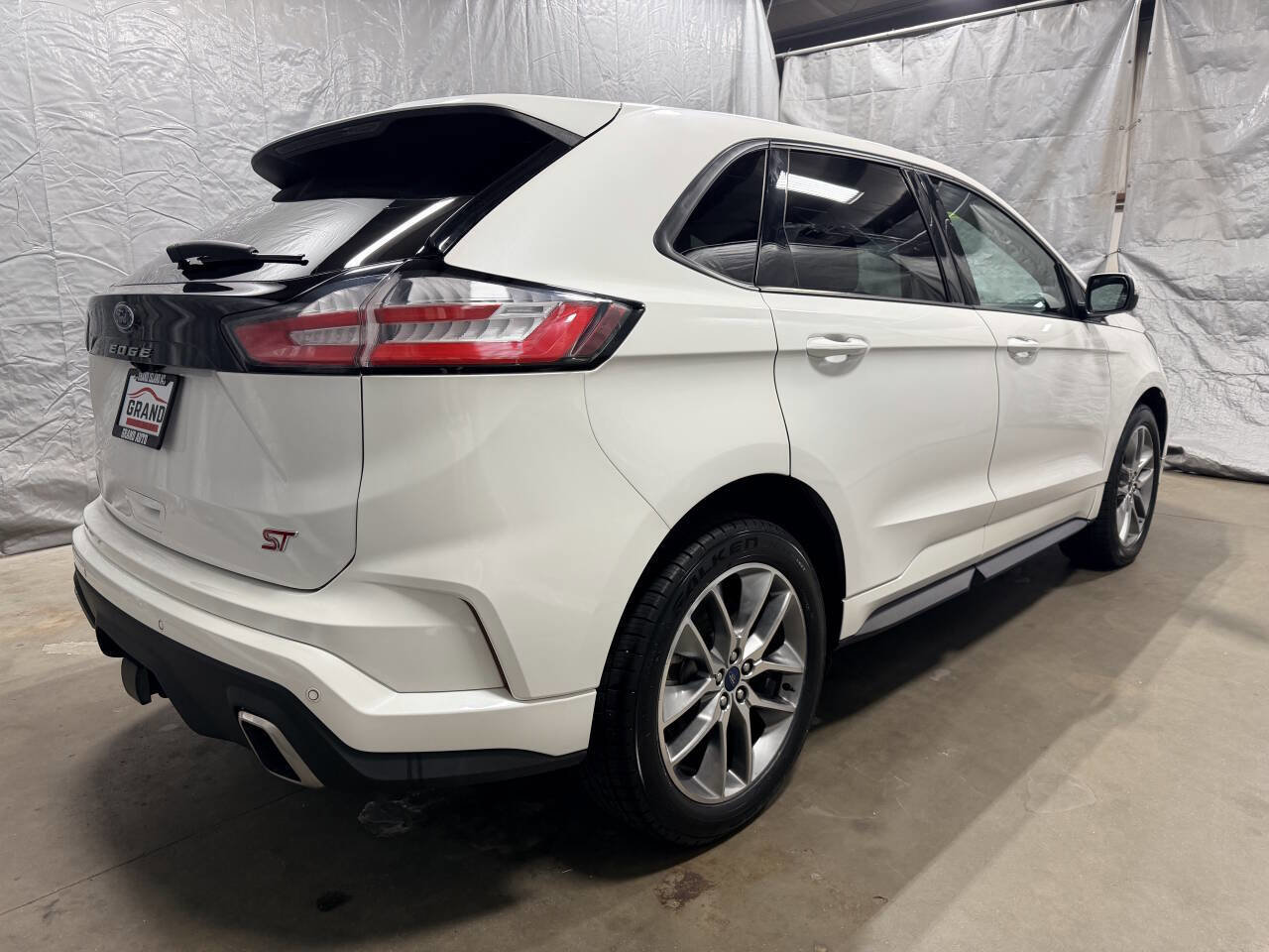 Used 2022 Ford Edge ST image 7