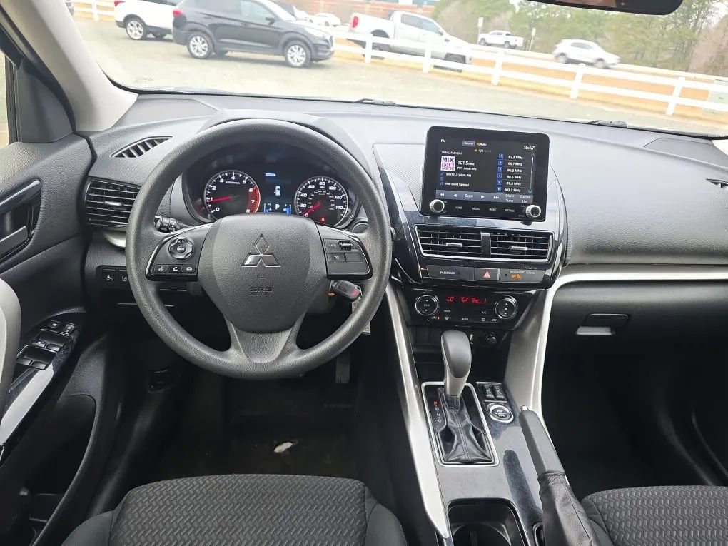 Used 2023 Mitsubishi Eclipse Cross LE image 12