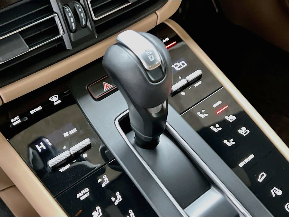 Certified 2026 Porsche Macan AWD/4WD image 19