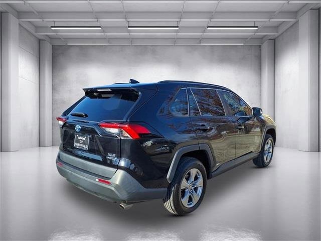 Used 2022 Toyota RAV4 XLE image 4