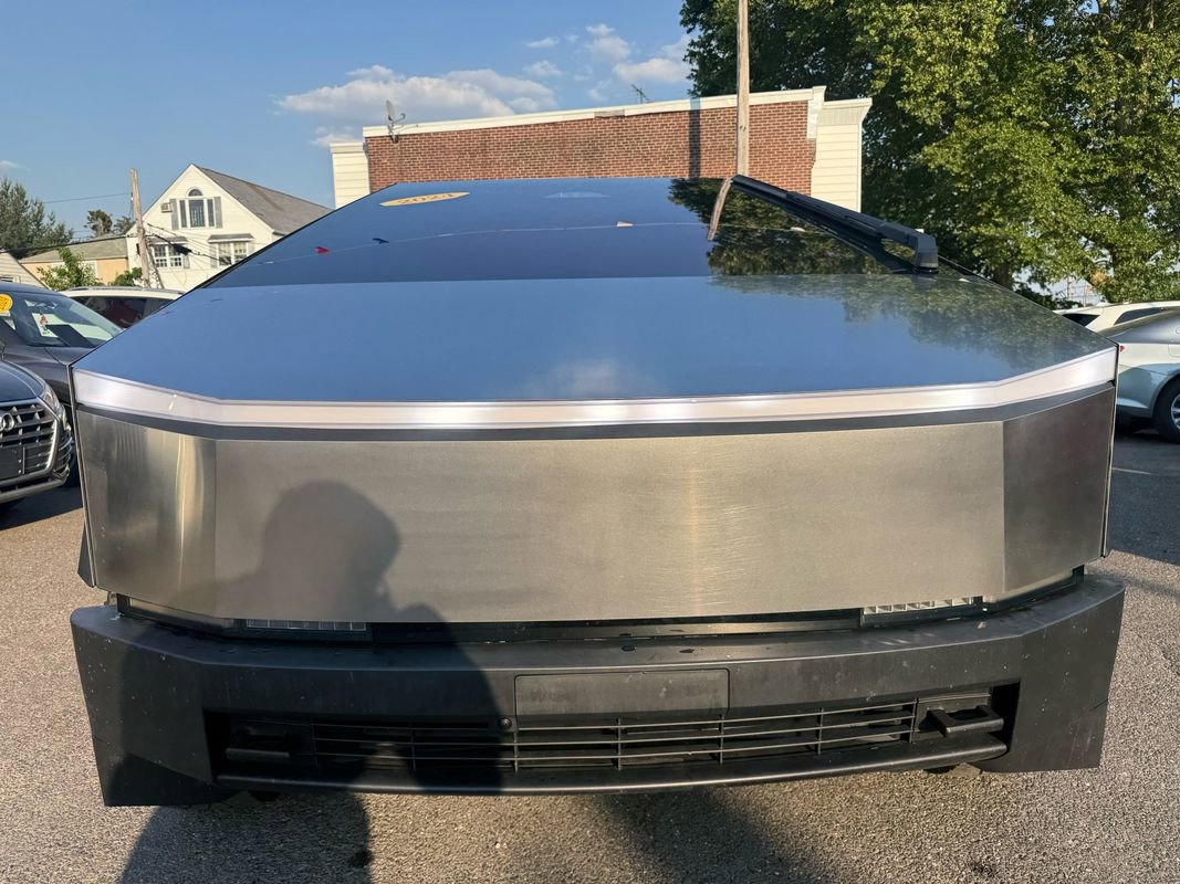 Used 2024 Tesla Cybertruck AWD Crew Cab image 2