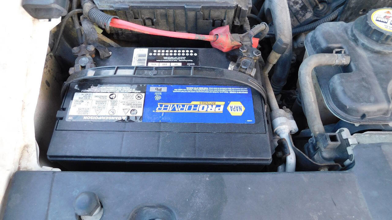 Used 2004 Lincoln Town Car Signature image 29