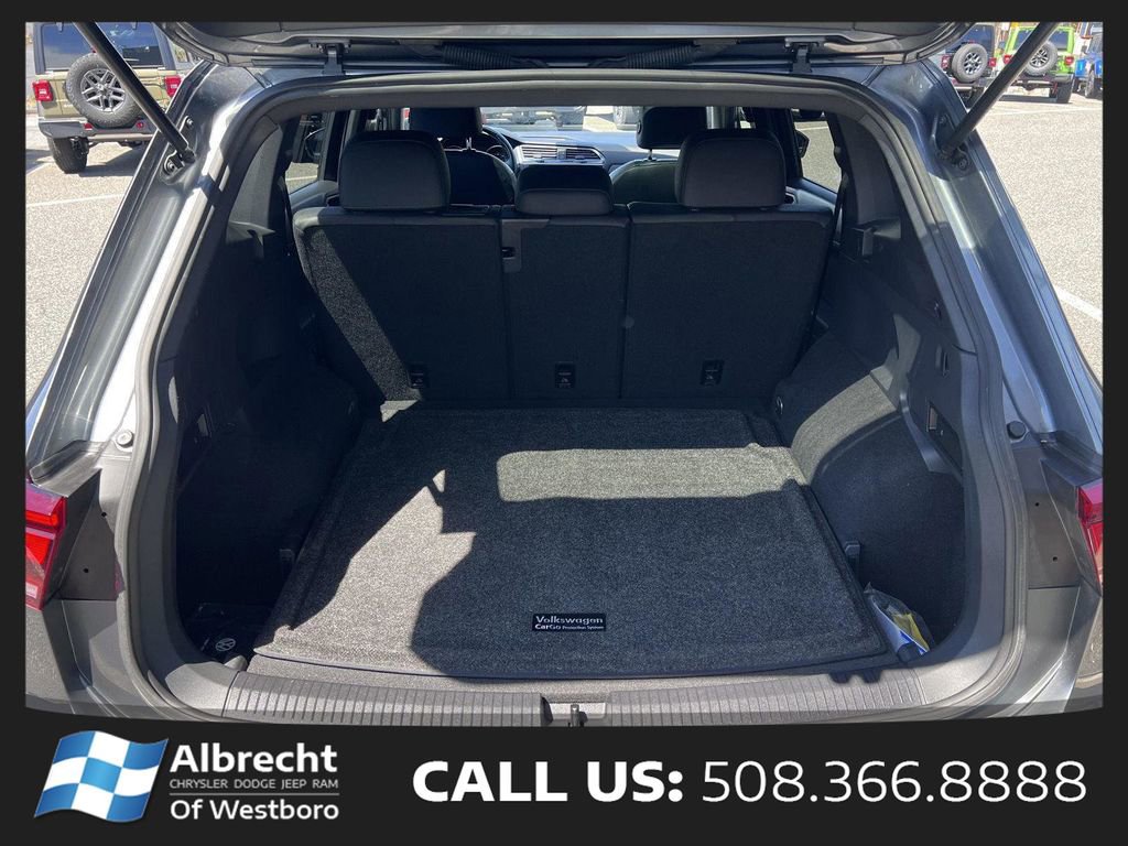 Used 2020 Volkswagen Tiguan SE R-Line AWD/4WD image 16