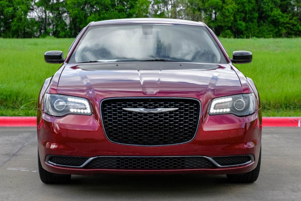 Used 2019 Chrysler 300 Touring w/ Sport Appearance Package image 9