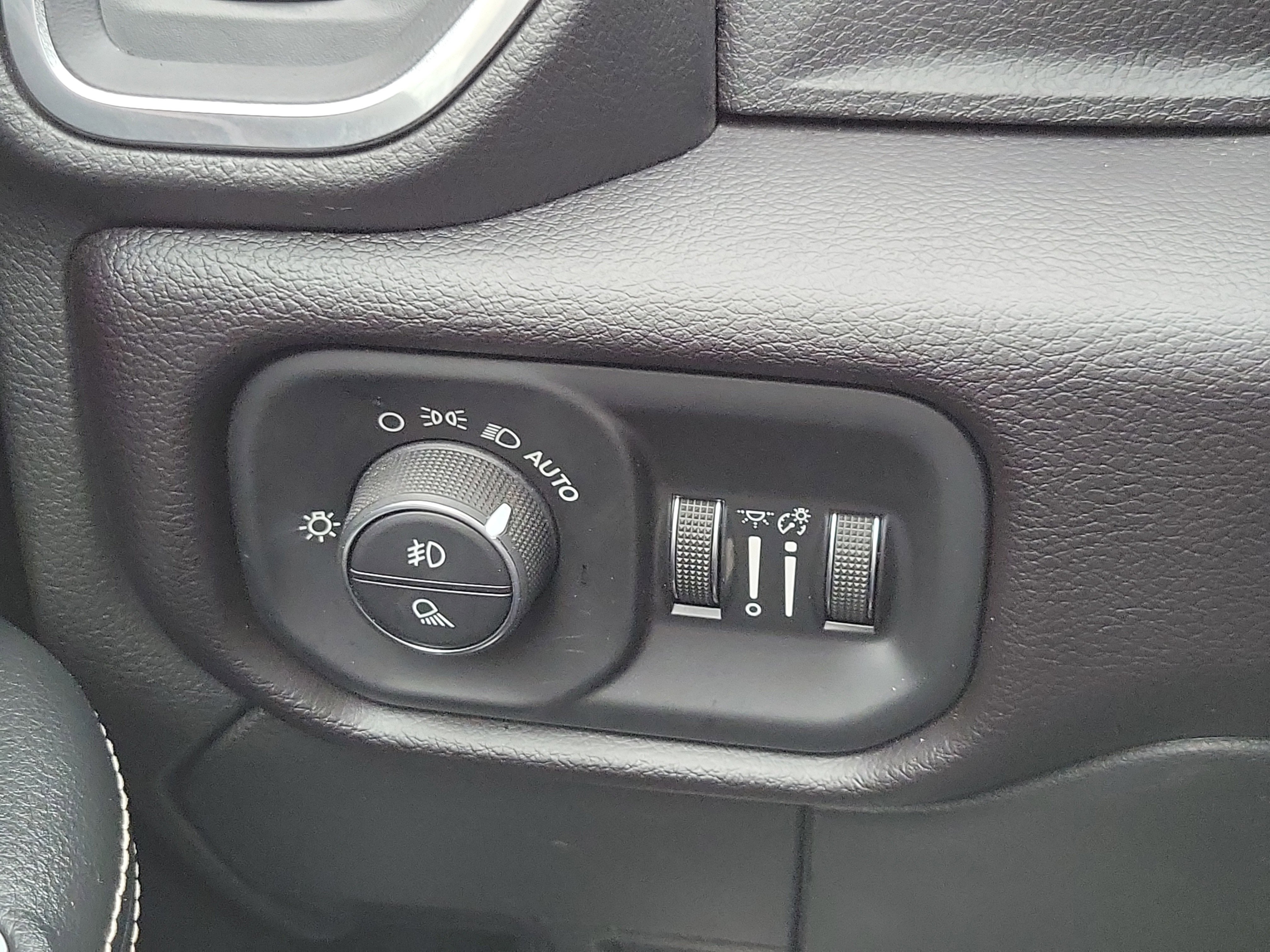 Used 2022 RAM 2500 Laramie w/ Protection Group image 12