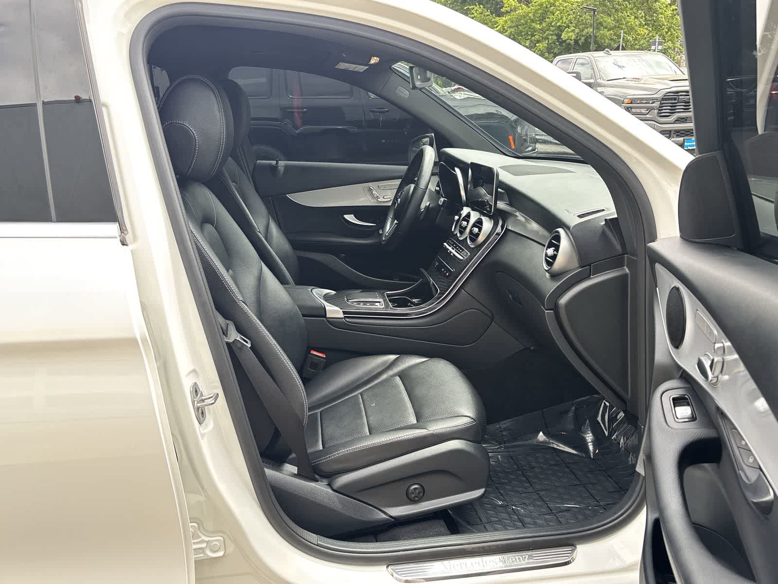 Used 2021 Mercedes-Benz GLC 300 4MATIC image 9