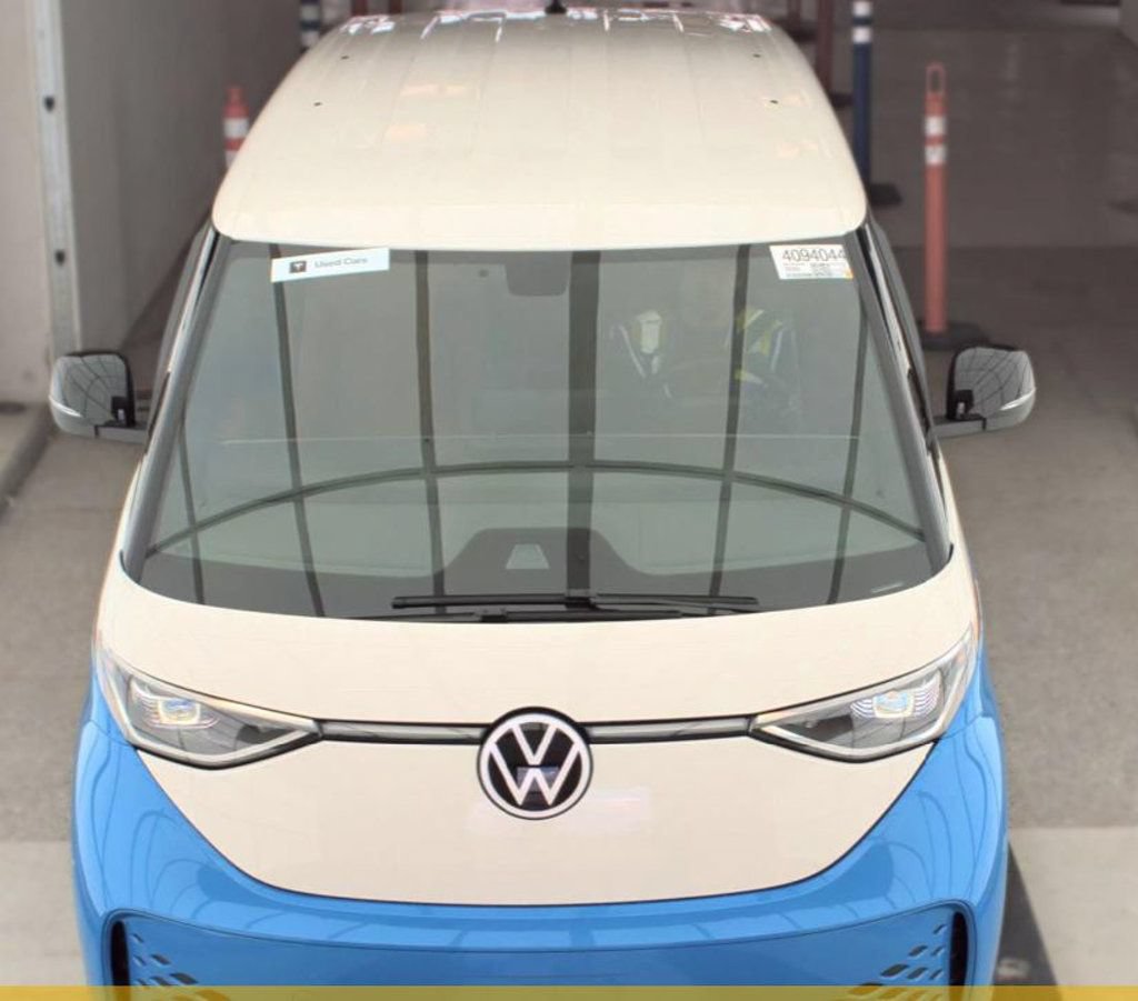 Used 2025 Volkswagen ID. Buzz Pro S RWD image 3