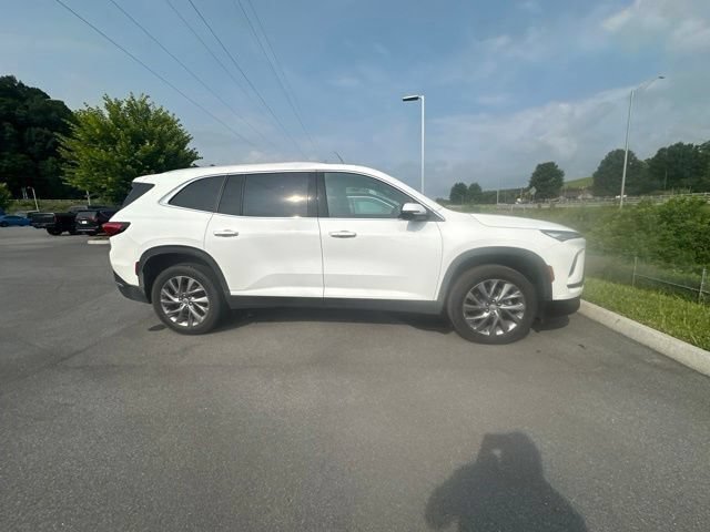 Used 2025 Buick Enclave Preferred AWD/4WD image 3