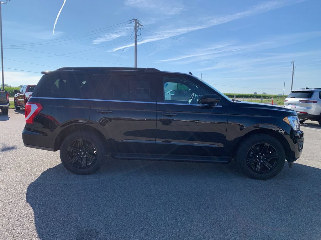 Used 2021 Ford Expedition XLT w/ Black Accent Package AWD/4WD image 11