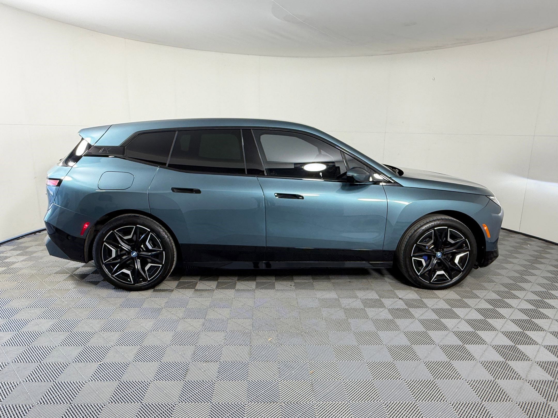 Certified 2023 BMW iX xDrive50 w/ Premium Package AWD/4WD image 8