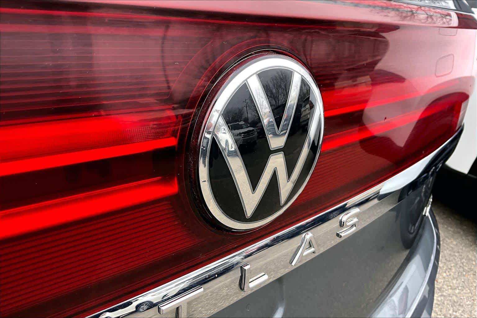 Used 2024 Volkswagen Atlas Cross Sport SE AWD/4WD image 30