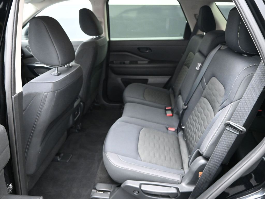 Used 2025 Nissan Pathfinder SV image 19