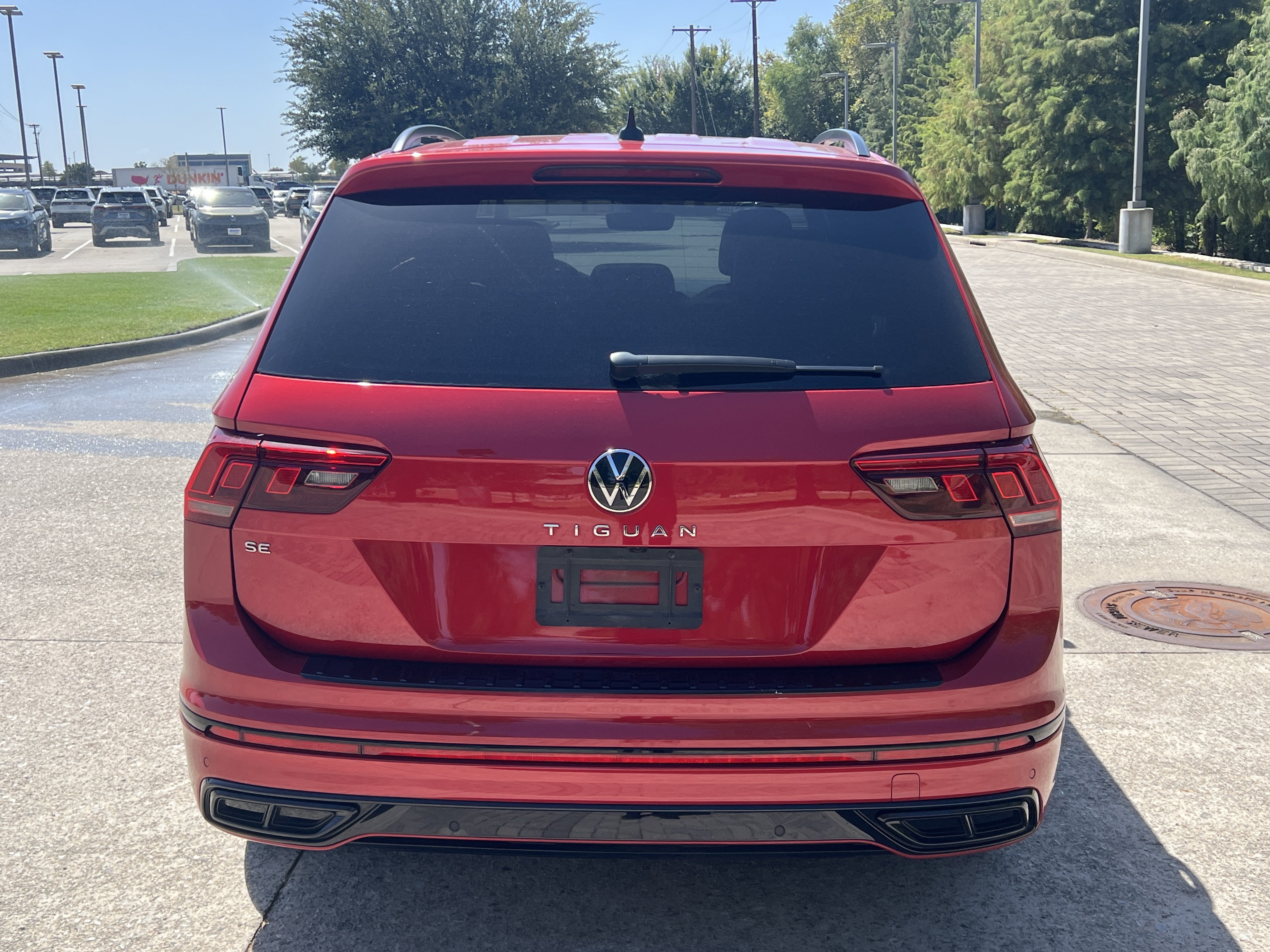 Used 2024 Volkswagen Tiguan SE R-Line FWD image 8