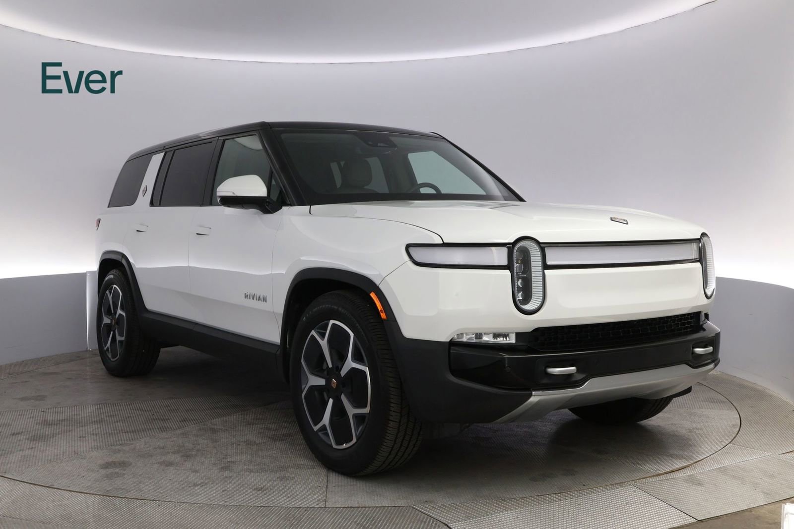 Used 2024 Rivian R1S Adventure image 13