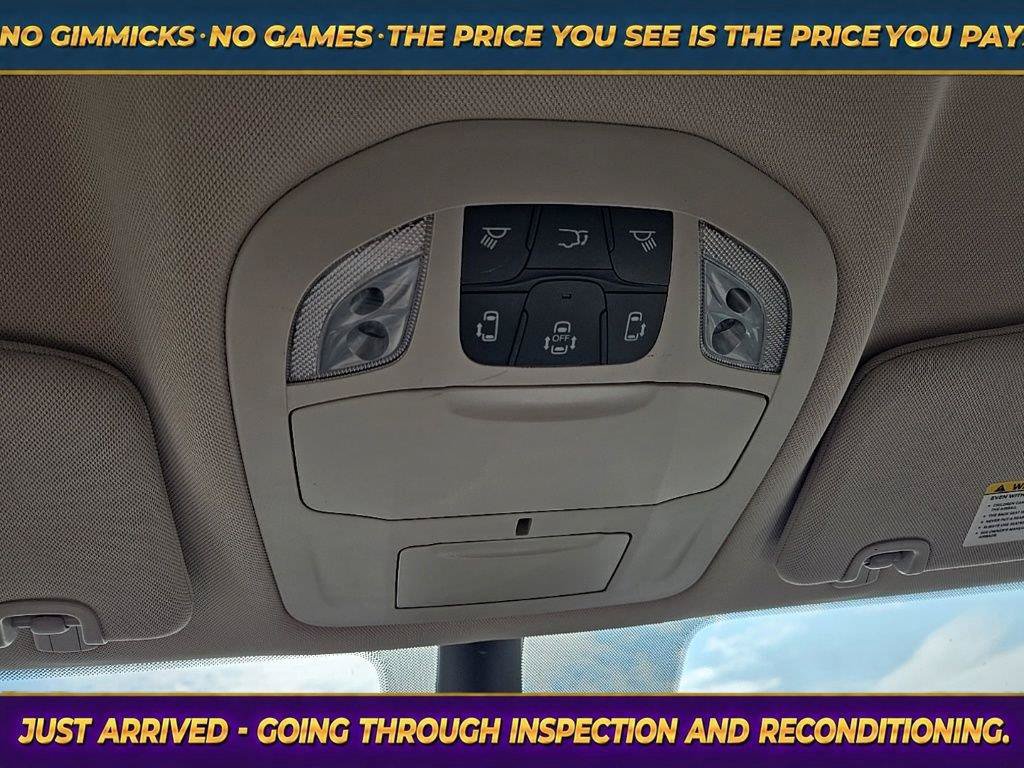 Used 2023 Chrysler Pacifica Touring-L FWD image 21