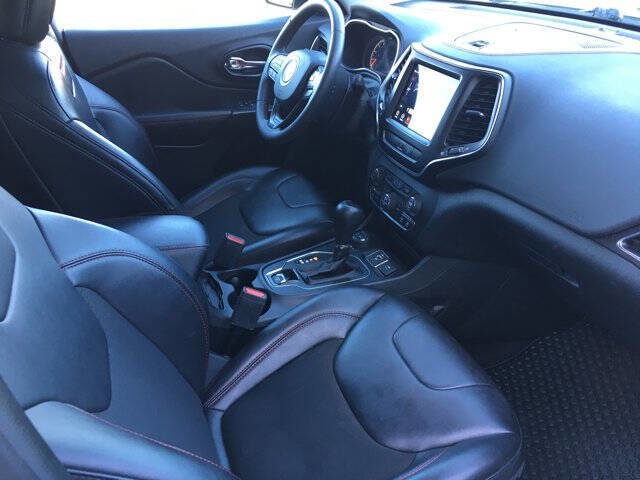 Used 2022 Jeep Cherokee Trailhawk w/ Comfort/Convenience Group image 28