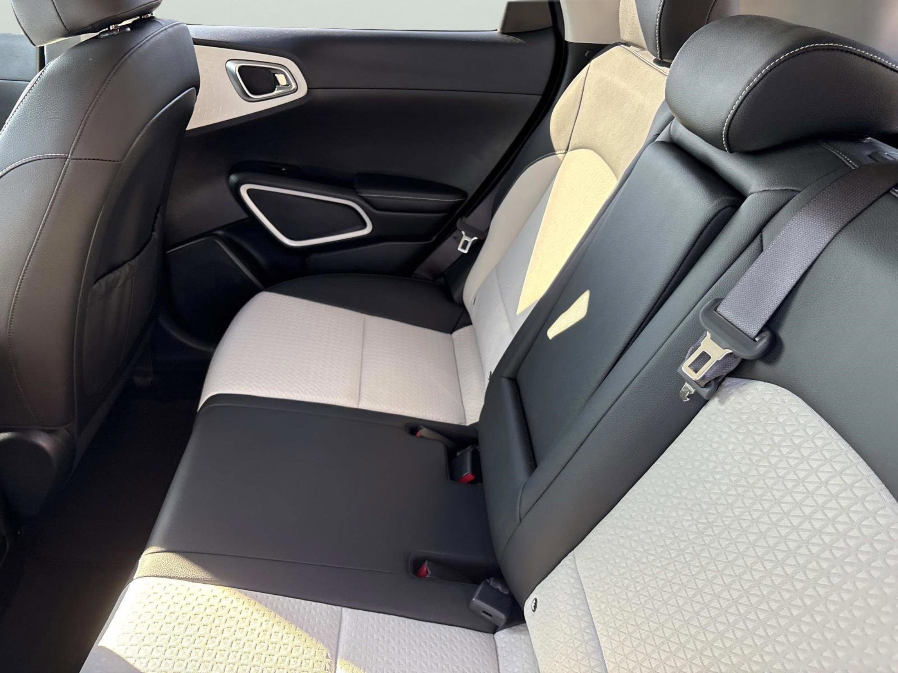 Used 2023 Kia Soul GT-Line image 13