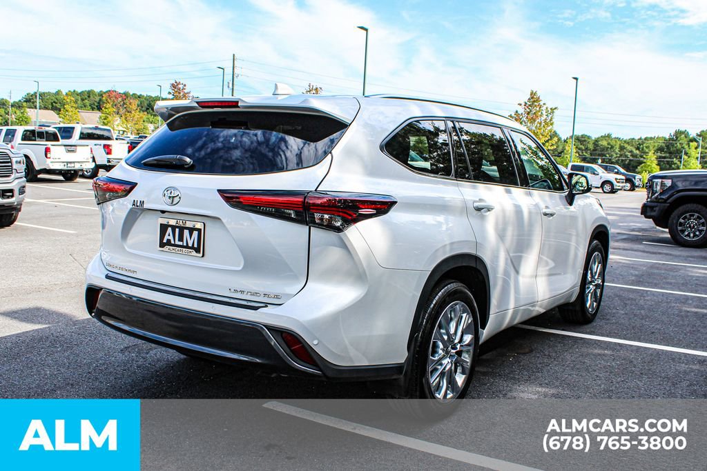 Used 2024 Toyota Highlander Limited image 6