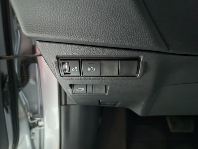 Certified 2025 Toyota Corolla Cross XLE FWD image 17