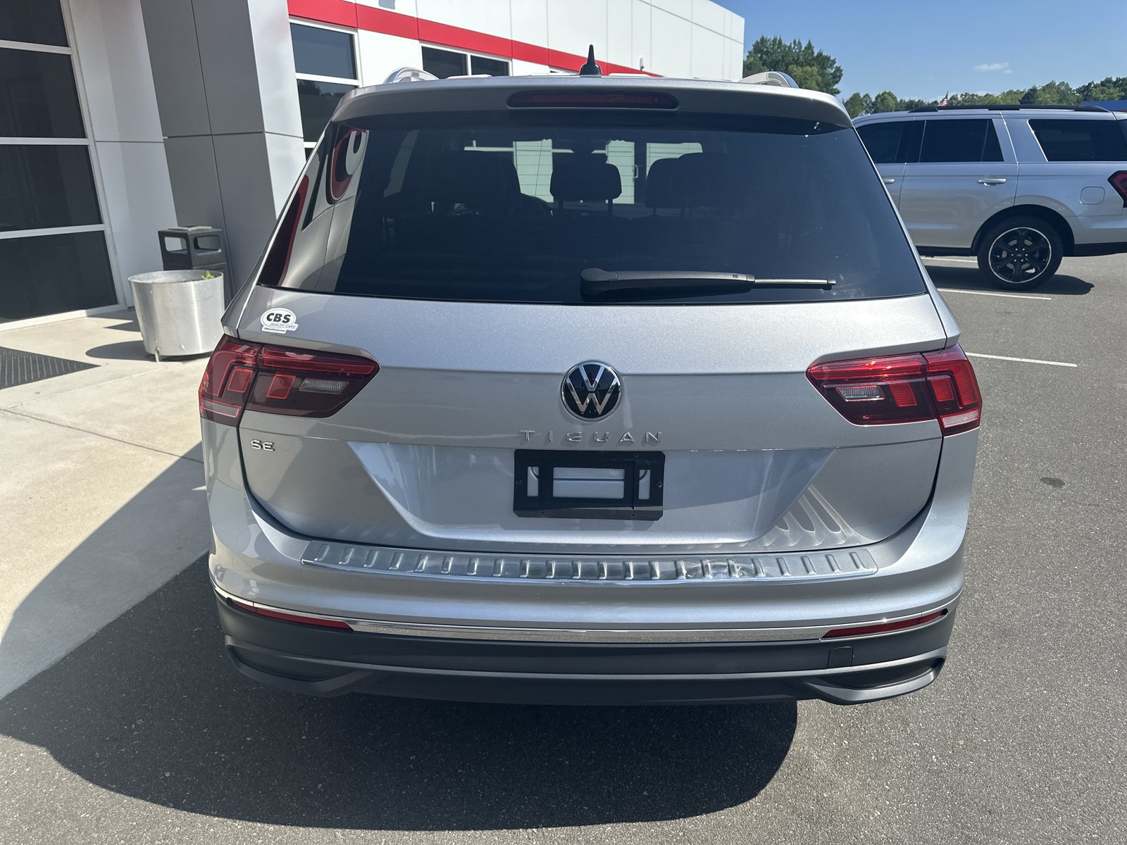 Used 2024 Volkswagen Tiguan SE FWD image 7