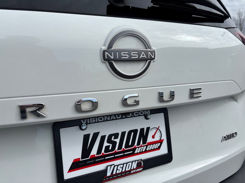 Used 2023 Nissan Rogue S AWD/4WD image 14