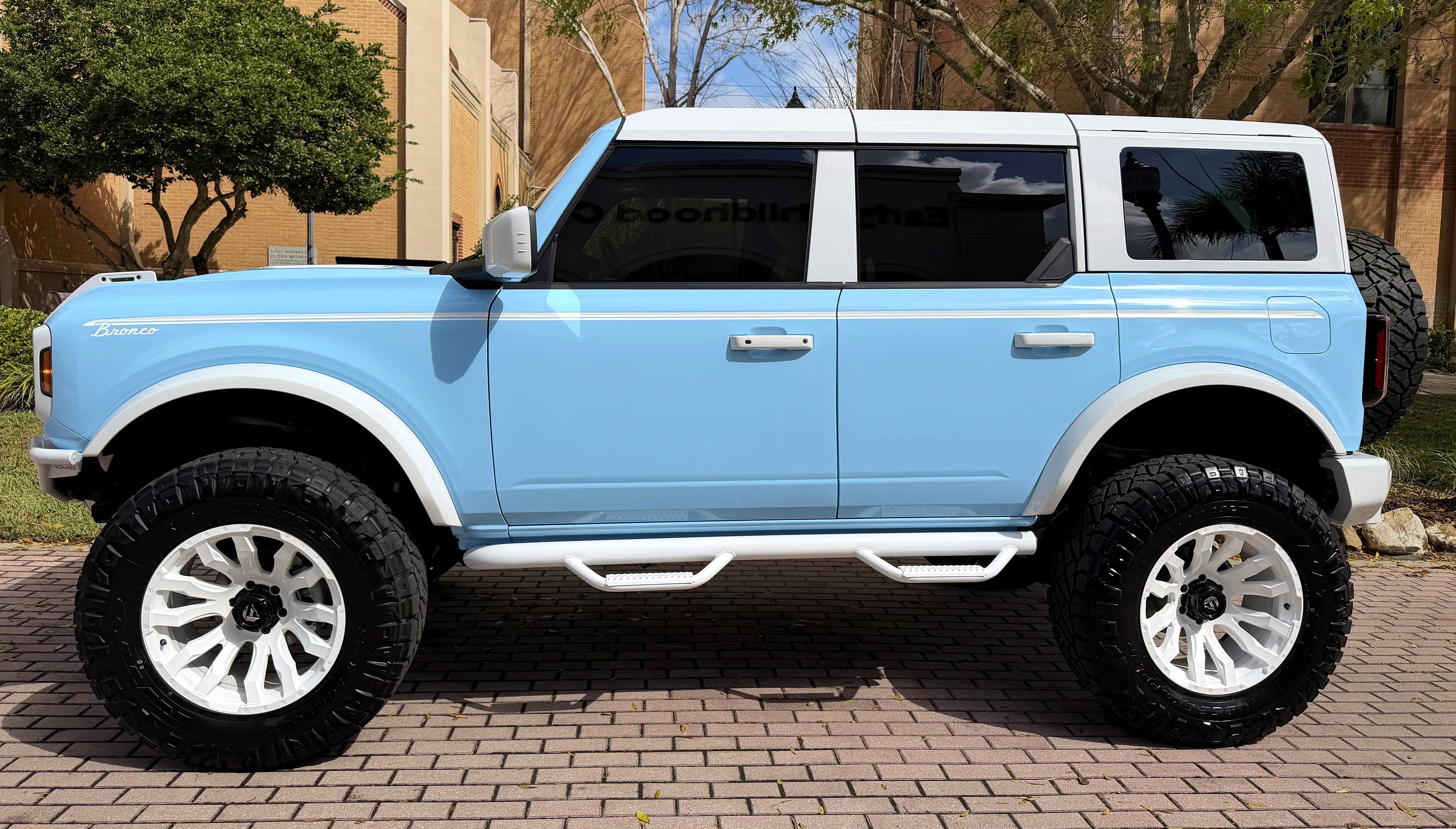 Used 2025 Ford Bronco Outer Banks AWD/4WD image 4