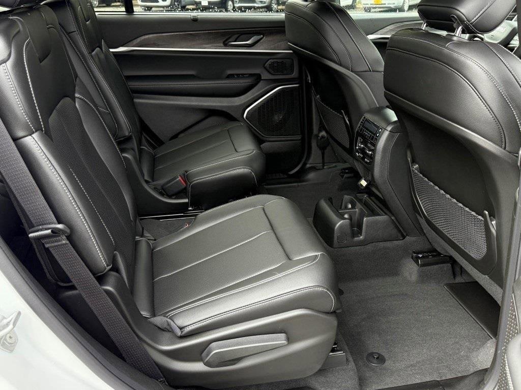 New 2025 Jeep Grand Cherokee L Limited w/ Luxury Tech Group II image 12