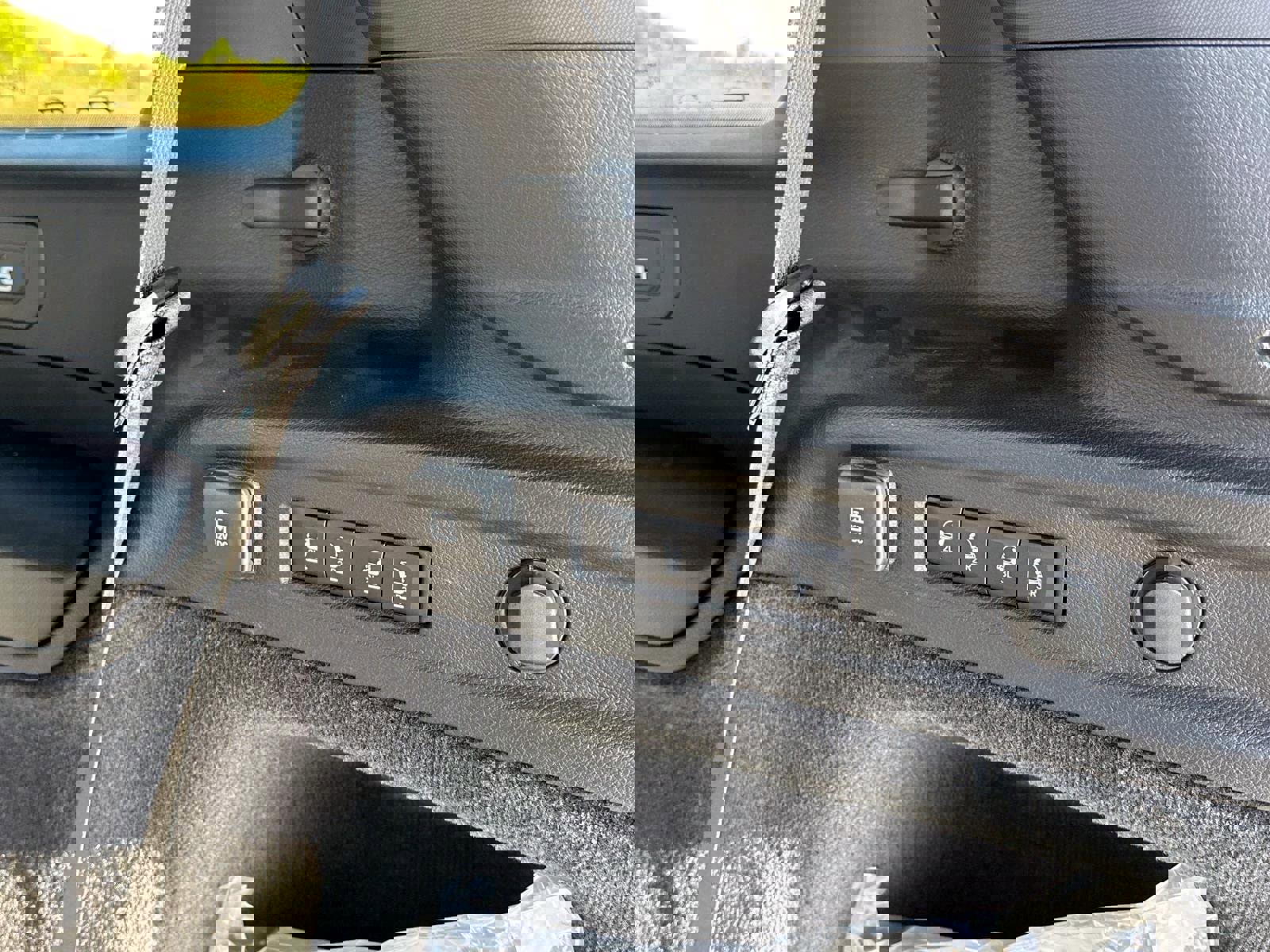 New 2025 Jeep Grand Cherokee L Overland w/ Advanced Protech Group III image 13