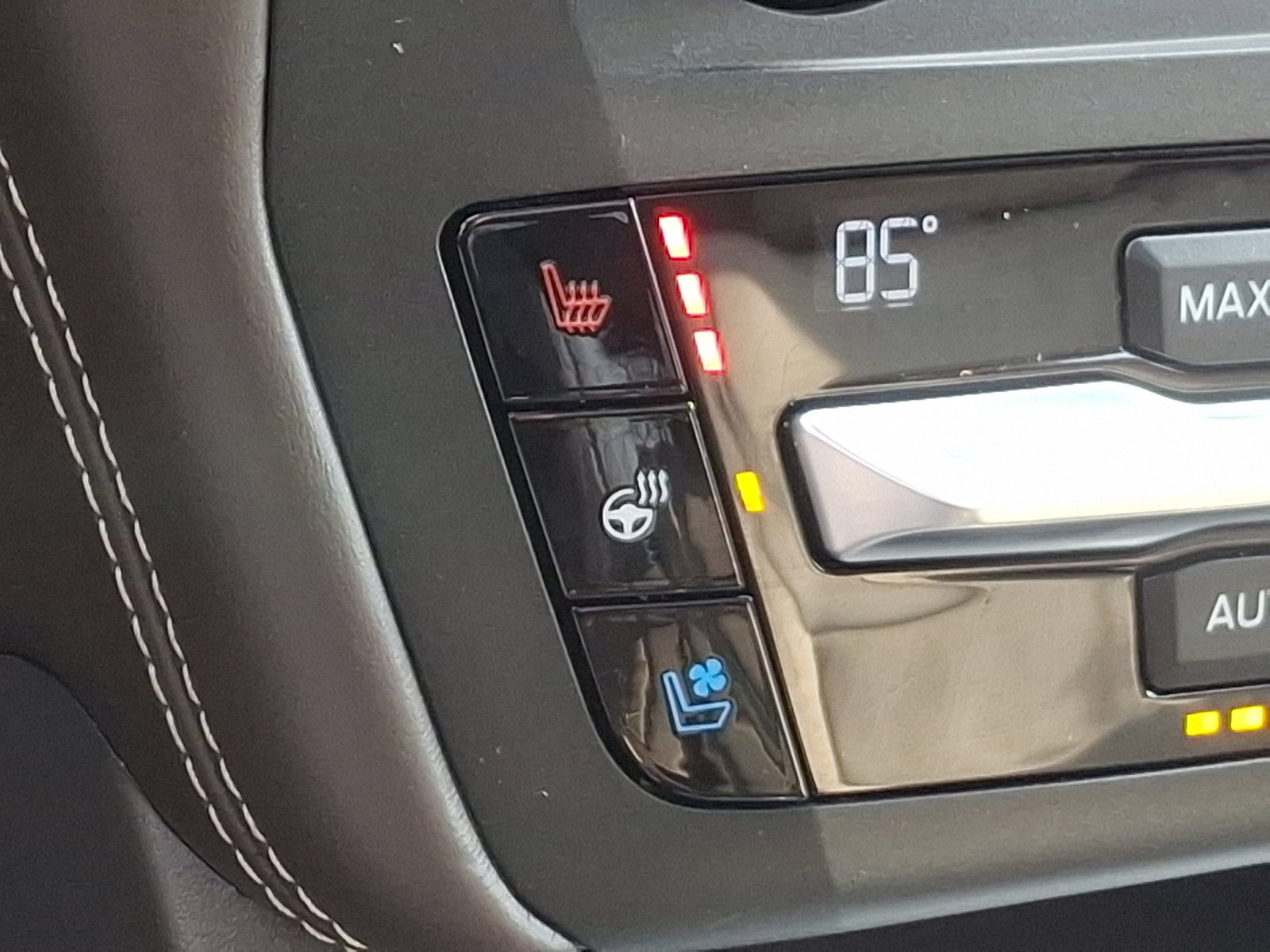 Used 2020 Ford Explorer Platinum w/ Premium Technology Package image 27