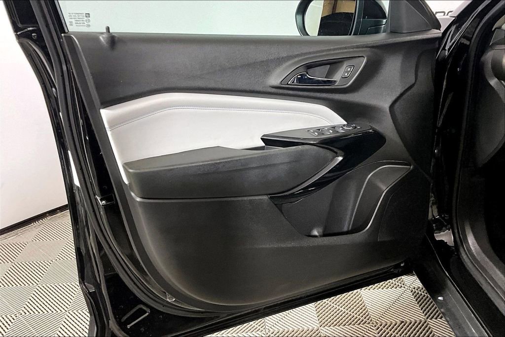 Used 2025 Chevrolet Trax LT w/ LT Convenience Package image 18