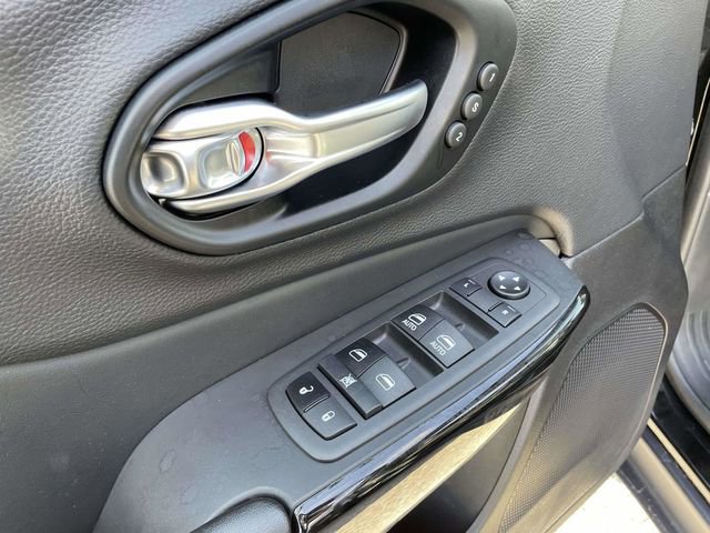 Used 2023 Jeep Cherokee Altitude Lux w/ Lux Elite Package image 16