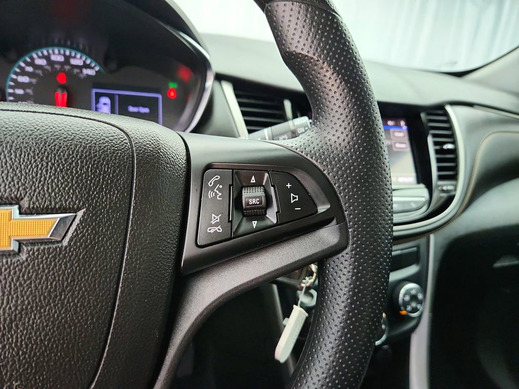 Used 2020 Chevrolet Trax LS image 17